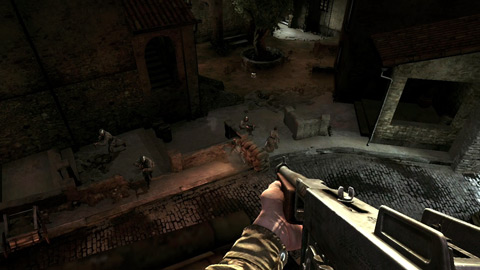 An Italian position behind low walls and sandbags, seen from a rooftop.